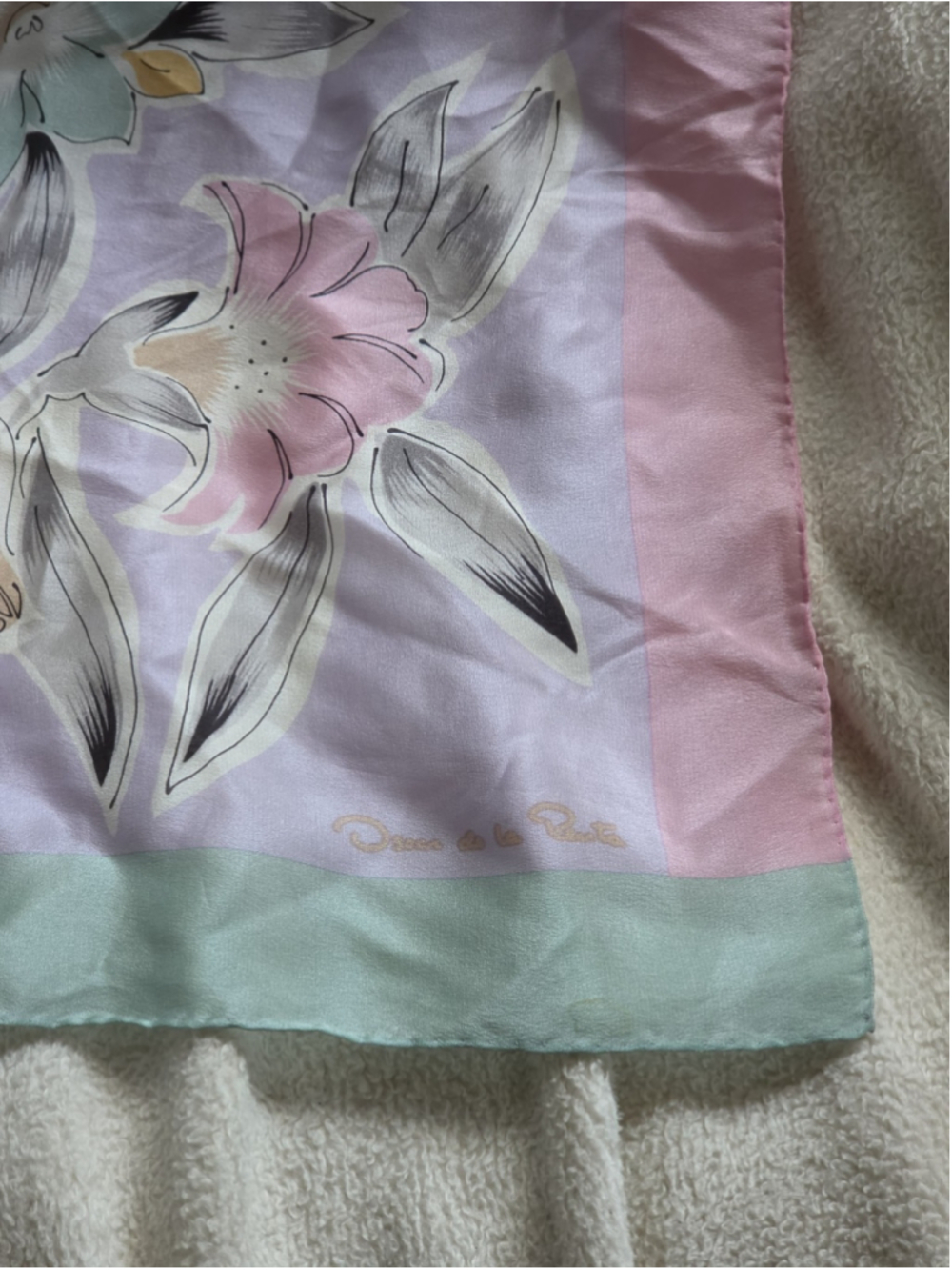 Vintage Oscar de la Renta 100% Silk Square Scarf Floral Pastel Purple 35x35 - Picture 2 of 11